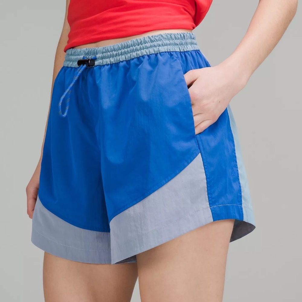 Ladies Lululemon Evergreen Shorts - EUC